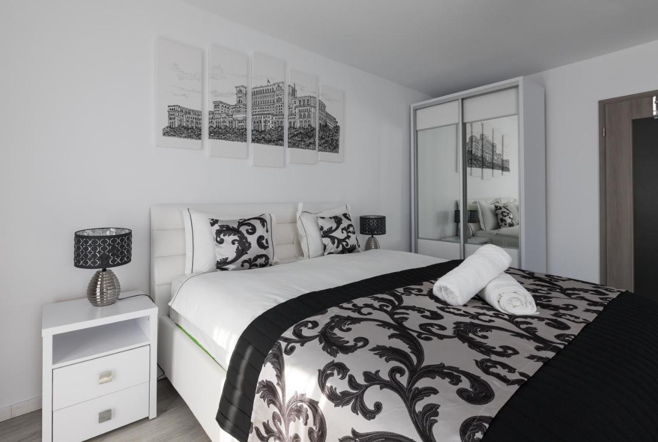 Lion'S Unirii Apartment Bukares Bagian luar foto