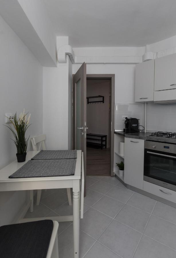 Lion'S Unirii Apartment Bukares Bagian luar foto