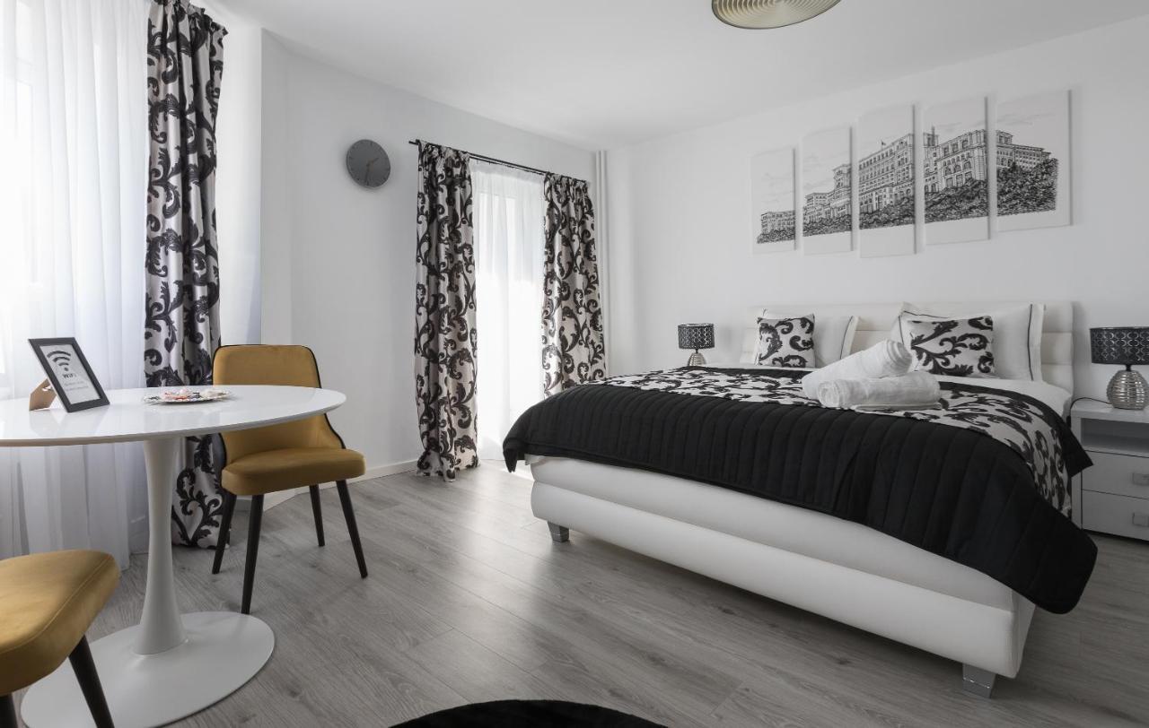 Lion'S Unirii Apartment Bukares Bagian luar foto