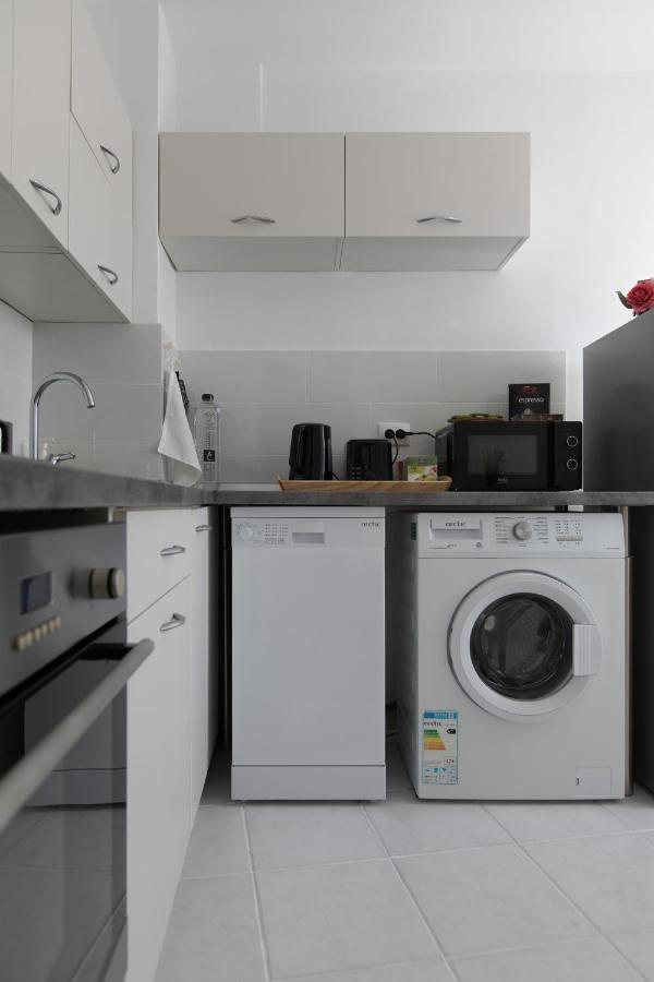 Lion'S Unirii Apartment Bukares Bagian luar foto