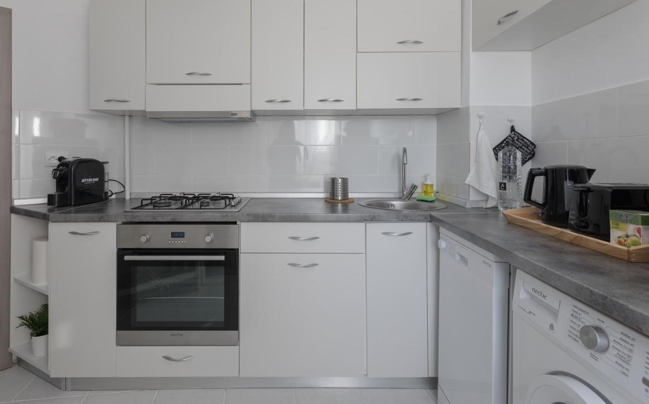 Lion'S Unirii Apartment Bukares Bagian luar foto